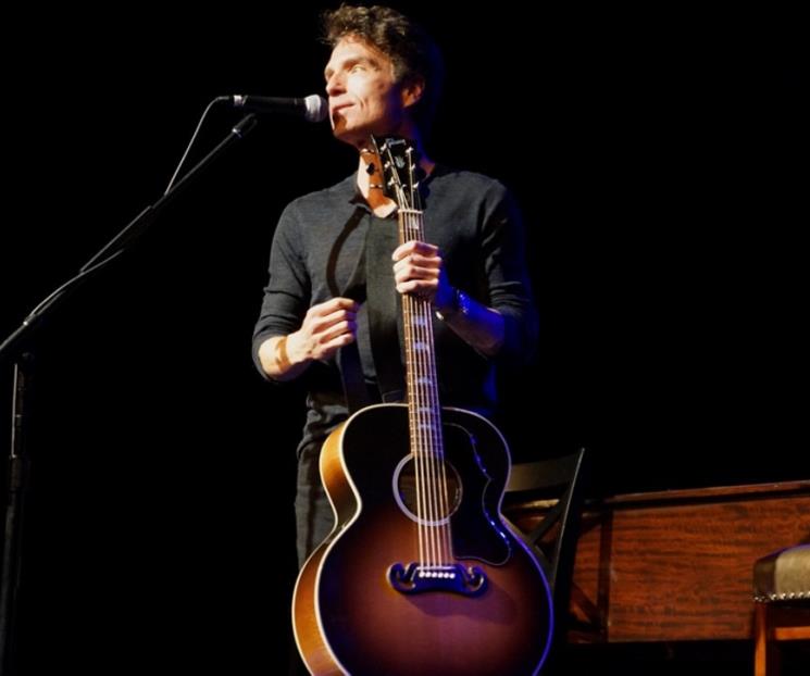 Richard Marx calla a mujer en concierto