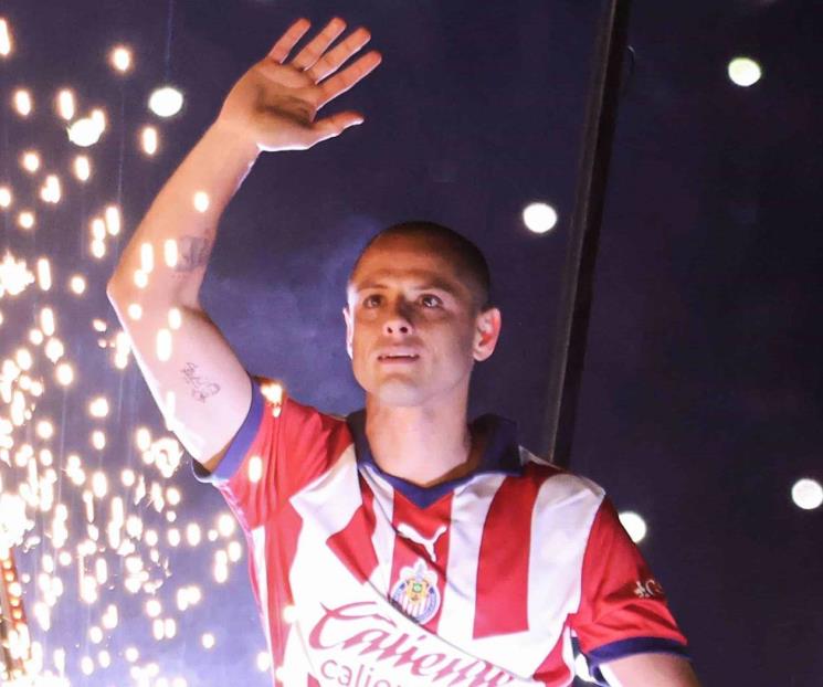 Chicharito es presentado en el Akron