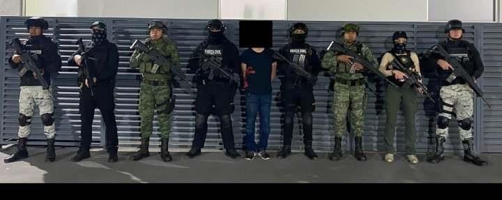 Caen dos con droga; uno tenía cinco órdenes de aprehensión vigentes