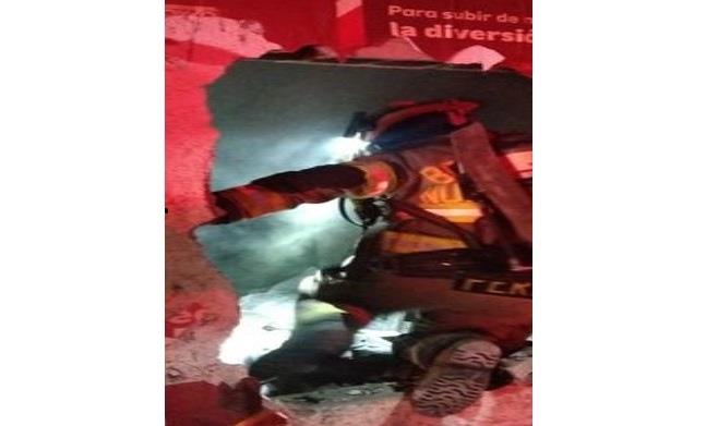 Se incendia negocio abandonado; se consumía basura