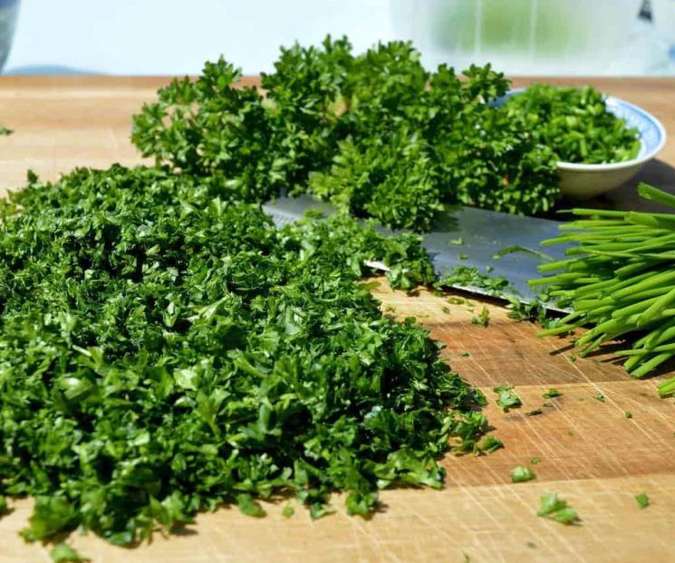 Los beneficios de consumir té de perejil en ayunas