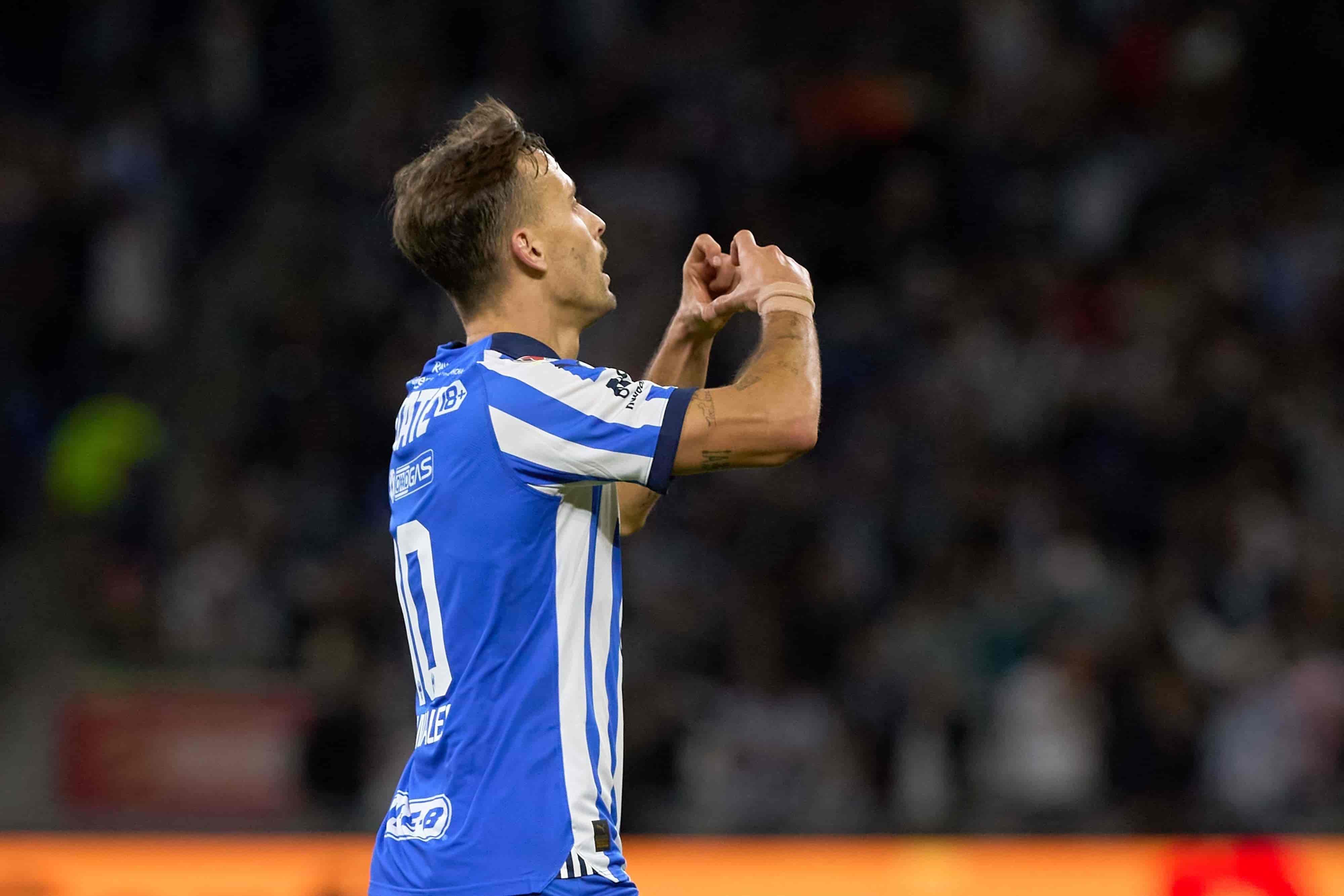 Sergio Canales anota.
