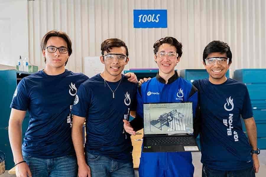 Estudiantes saltillenses emprenden a favor de productores del campo