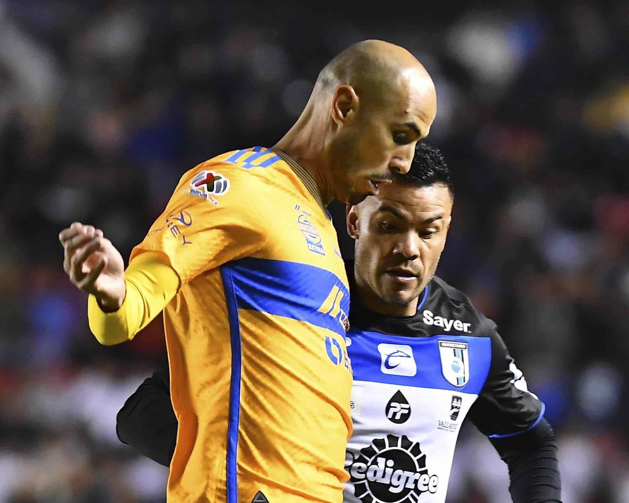Guido Pizarro anota autogol.