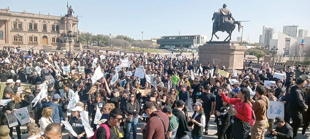 Exigen regios cierre de refinería de Pemex