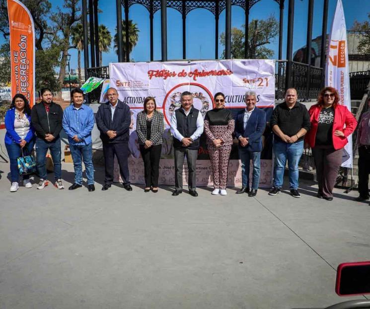 Realiza la Sección 21 muestra de pintura y declamación