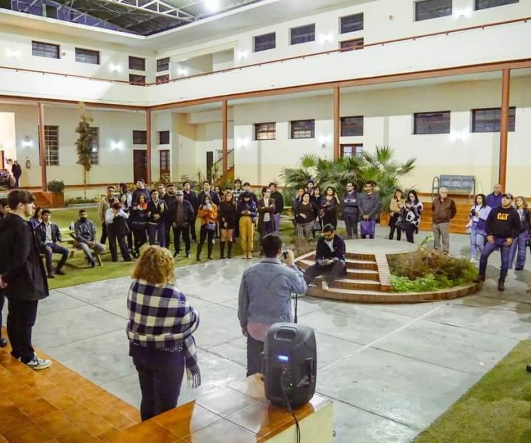 Inauguran dos exposición simultáneamente en la EAP