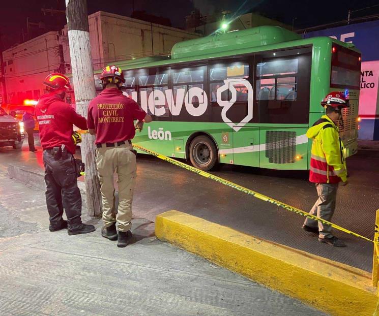 Choca camión contra auto; hay una lesionada