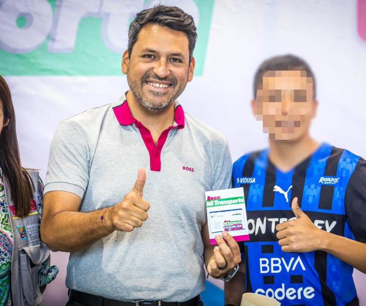 Siguen recargando tarjetas para el camión en Guadalupe