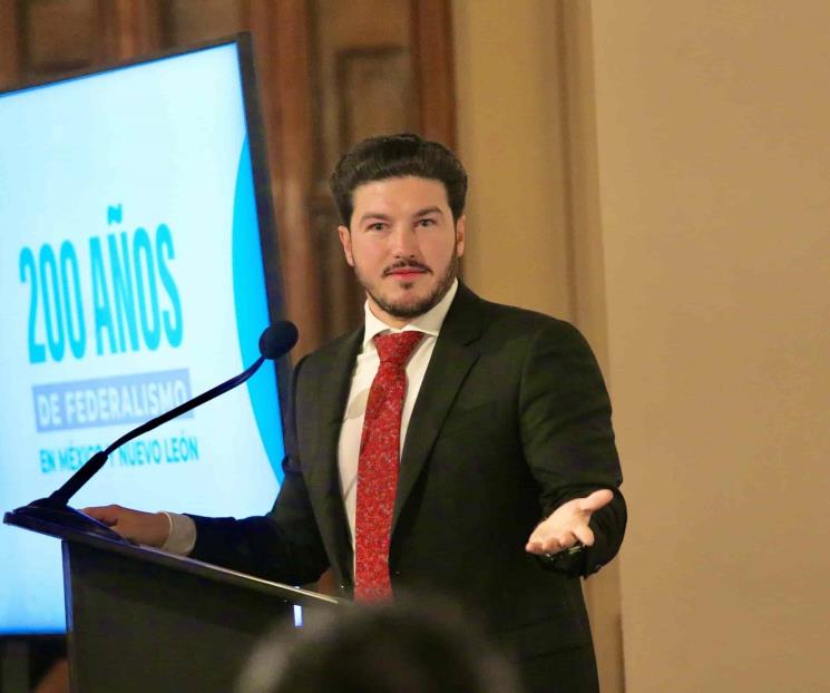 Acusan a mandatario estatal de violar Constitución