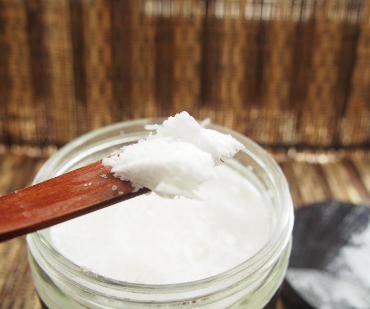 Aceite de coco, el secreto para fortalecer uñas quebradizas
