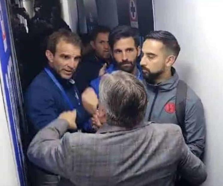 Inhabilitan un mes a Iván Alonso y Miguel Herrera sólo es multado