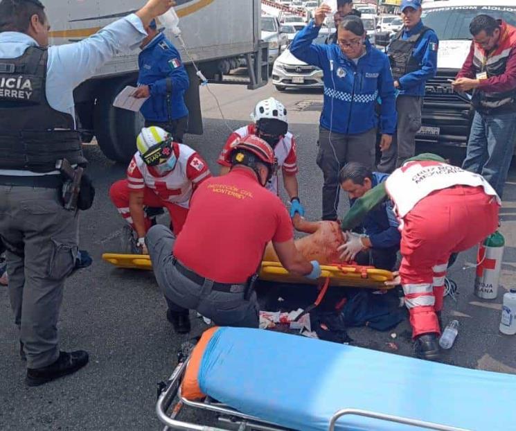 Atacan a cuchilladas a peatón