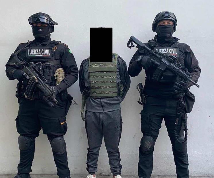 Cae con fusil y droga