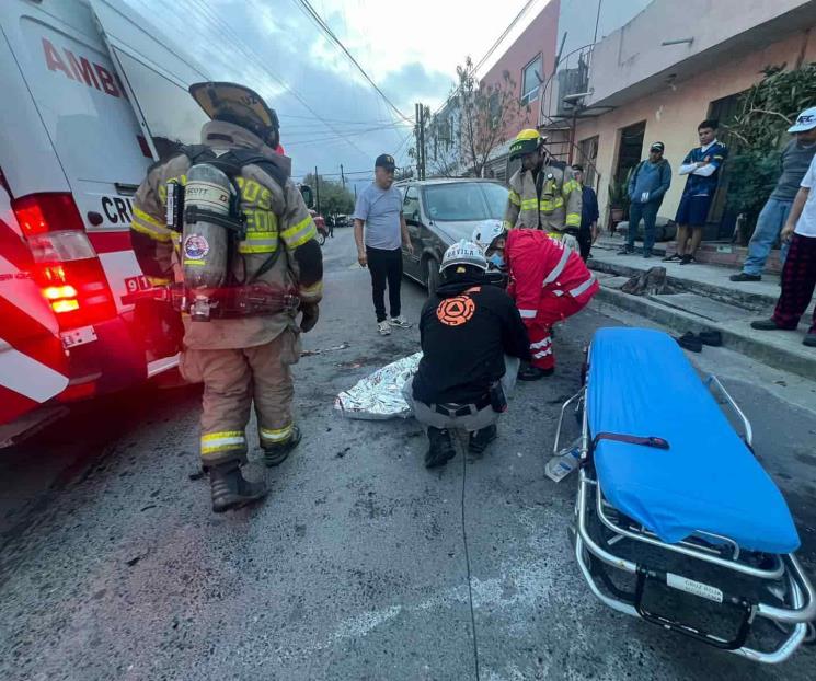 Intenta sofocar incendio con ¡gasolina!