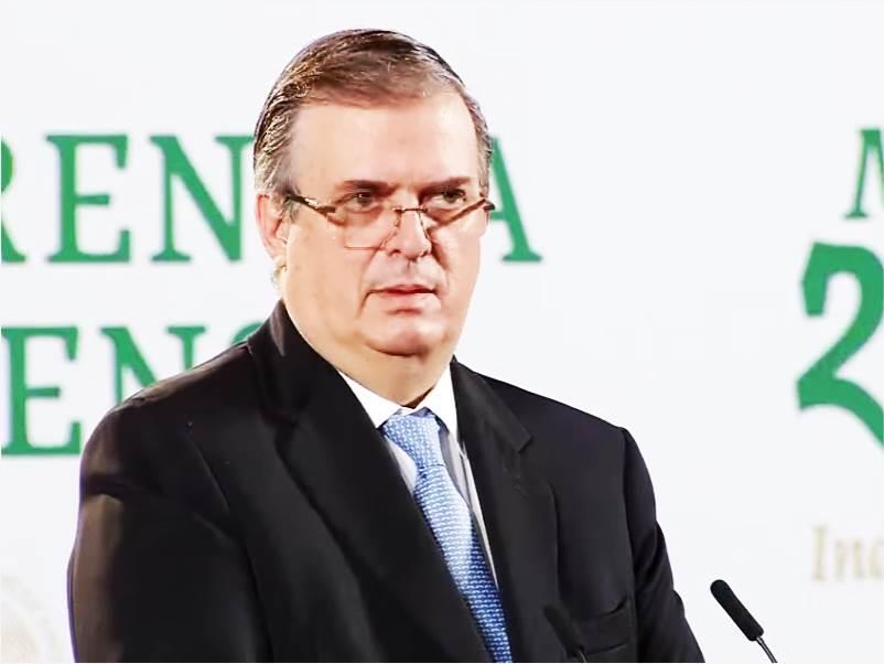 Sale Ebrard en defensa de AMLO por acusaciones