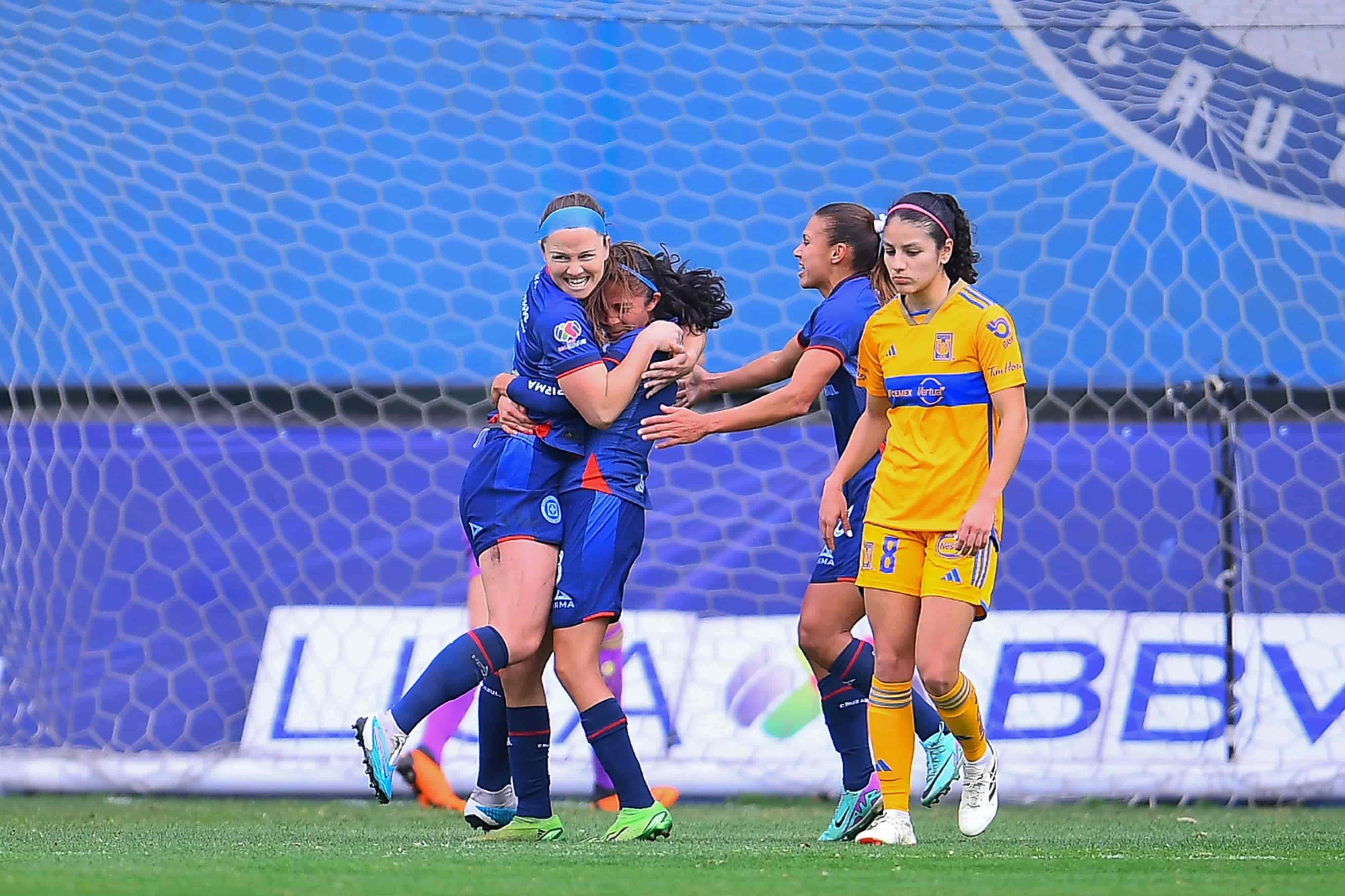 Meghan Cavanaugh hace el 1-0.