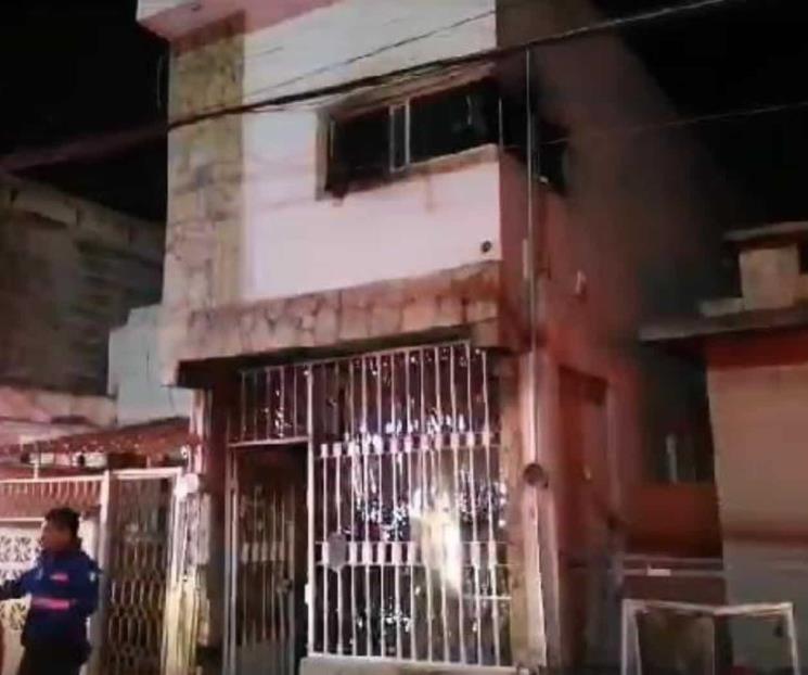 Salva a sus hijos y muere en incendio