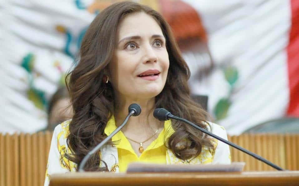 Regresa sorpresivamente Alhinna al Congreso