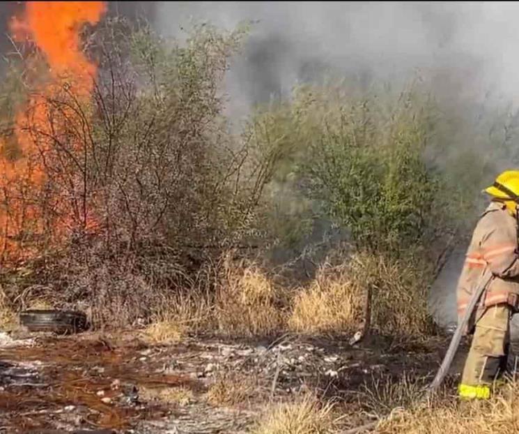 Queman llantas y fuego se sale de control