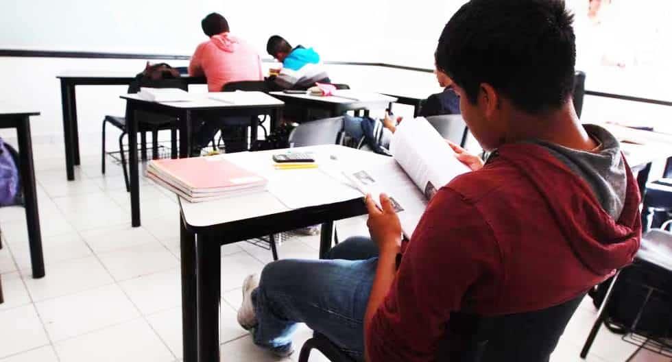 Exhortan a los candidatos revertir rezago educativo