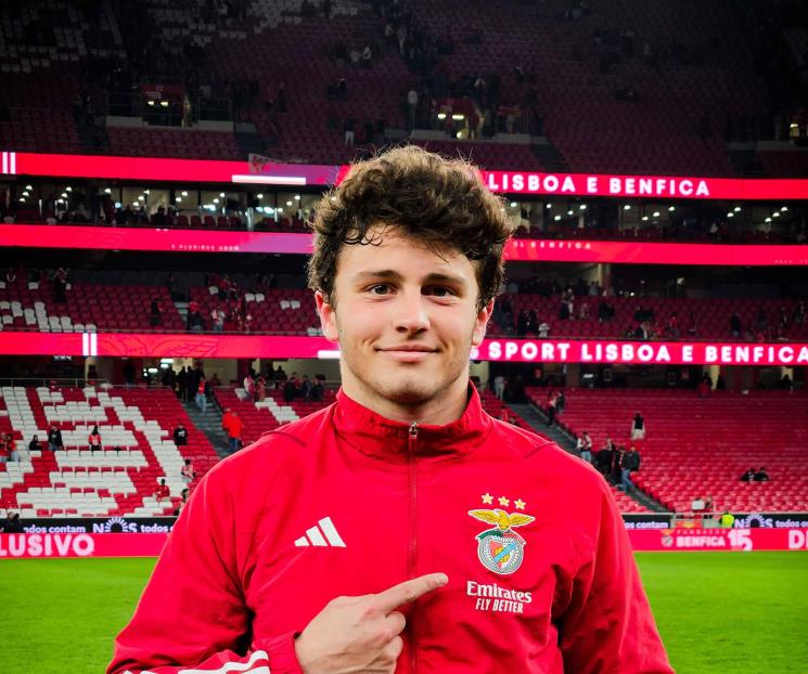 Benfica golea y toma el liderato en Portugal