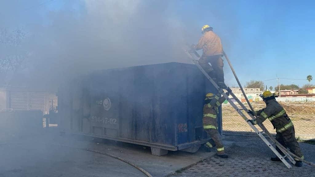 Incendian contenedor de basura