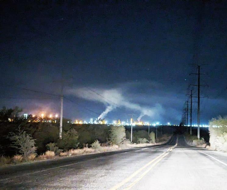 Registran de nuevo emisiones contaminantes de refinería