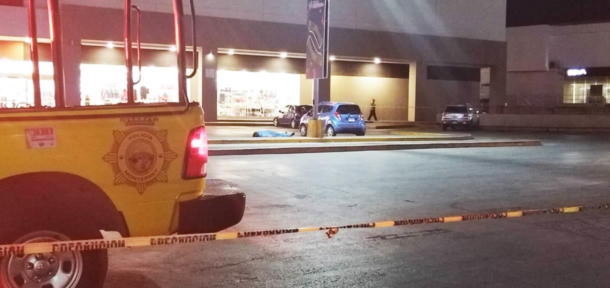 Matan a un hombre en plaza comercial