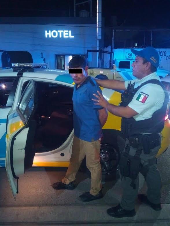 Roban televisión de hotel; los detienen