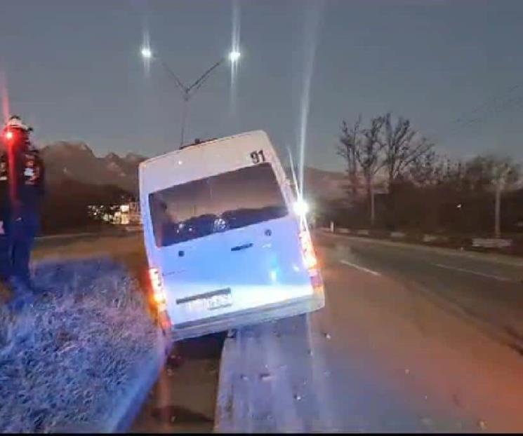 Se sale de la carretera luego de perder el control