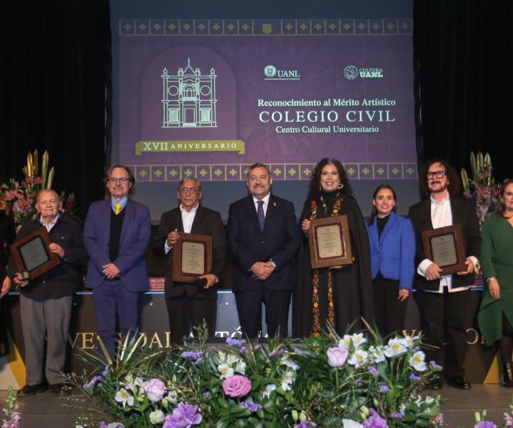 Reconocen su trayectoria en mundo de las artes