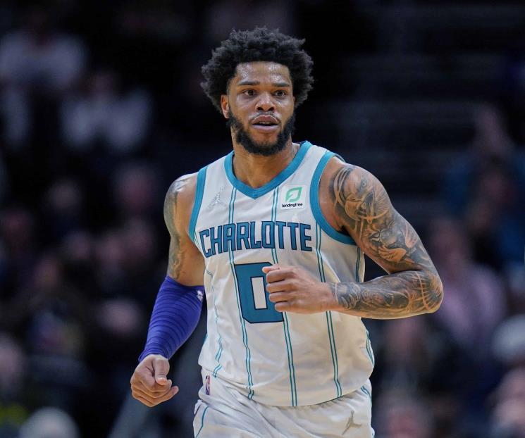 Marca Bridges 45, pero cae Hornets