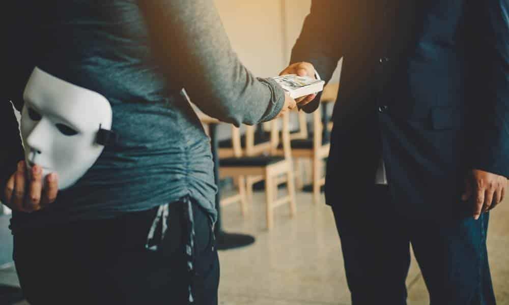 Roba 25 millones de dólares a una empresa usando un deepfake Roba 25 millones de dólares a una empresa usando un deepfake