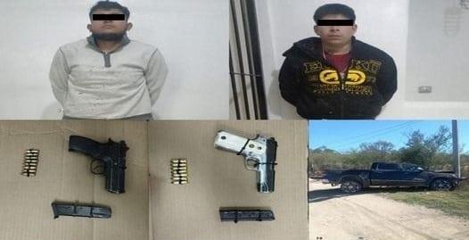 Roban camioneta de corralón; los detienen
