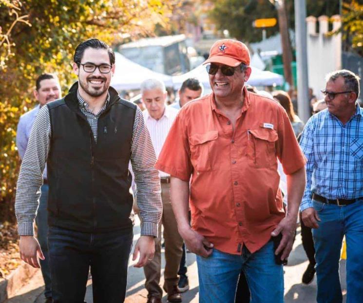 Inaugura David de la Peña recarpeteo en Privada Zaragoza, Santiago