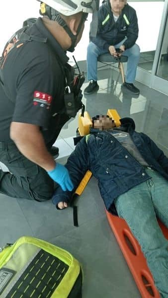 El trabajador de una empresa resultó lesionado luego de tener un accidente con un montacargas, ayer en el municipio de Escobedo.