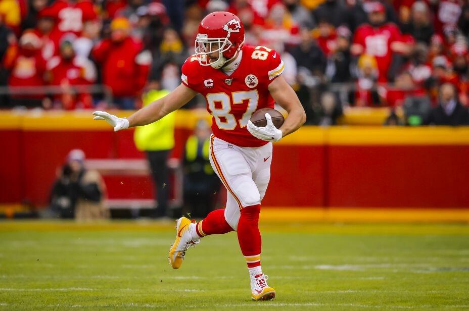 McCaffrey y Kelce, las armas ofensivas