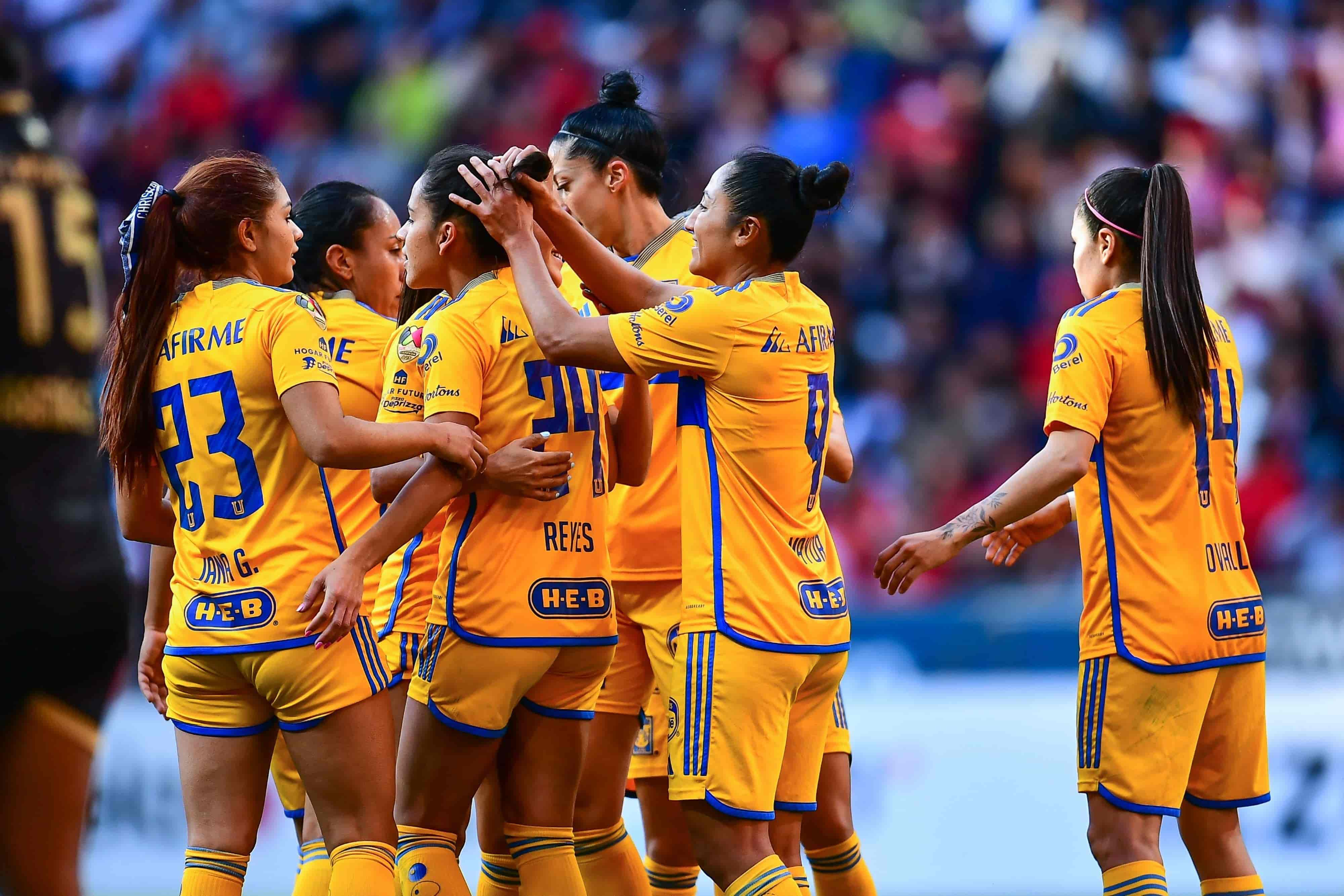 Maricaren Reyes hace doblete.