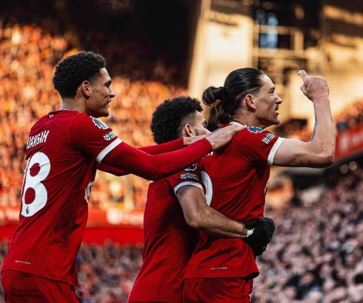 Gana Liverpool y se mantiene en la cima de la Premier League