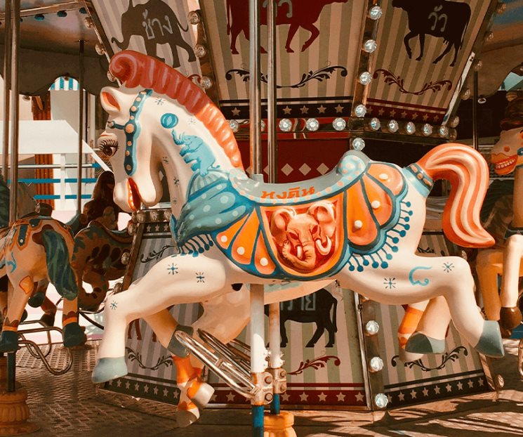 Pide PETA quitar figuras de animales de carruseles Pide PETA quitar figuras de animales de carruseles