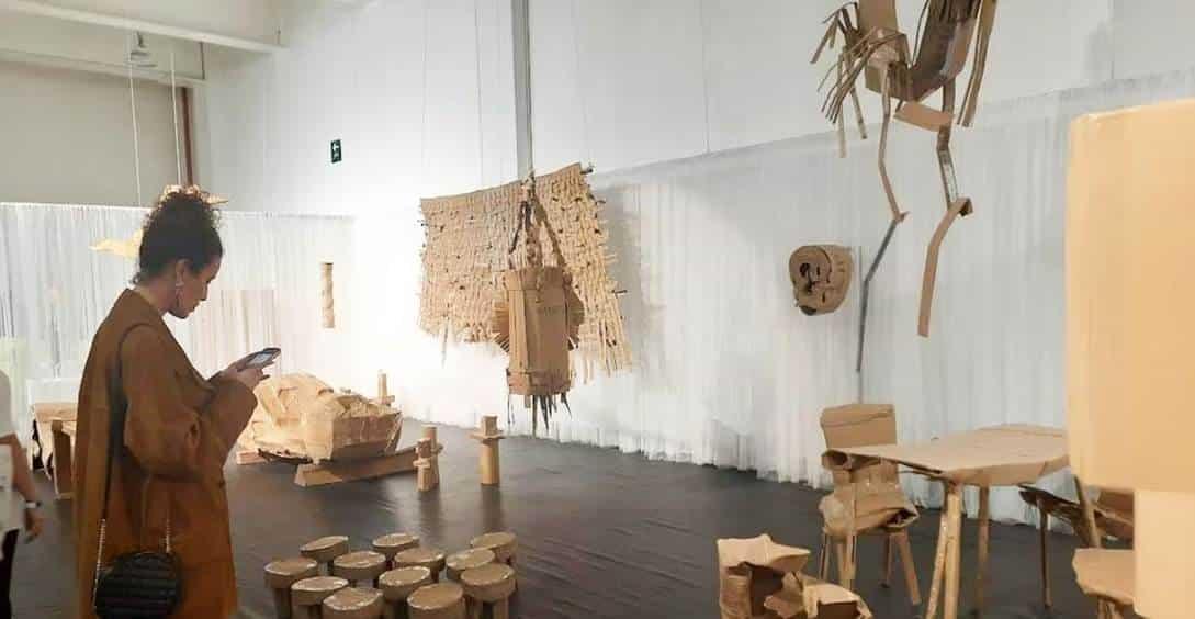 Aduanas retuvo sus obras y las recrearon con cartón