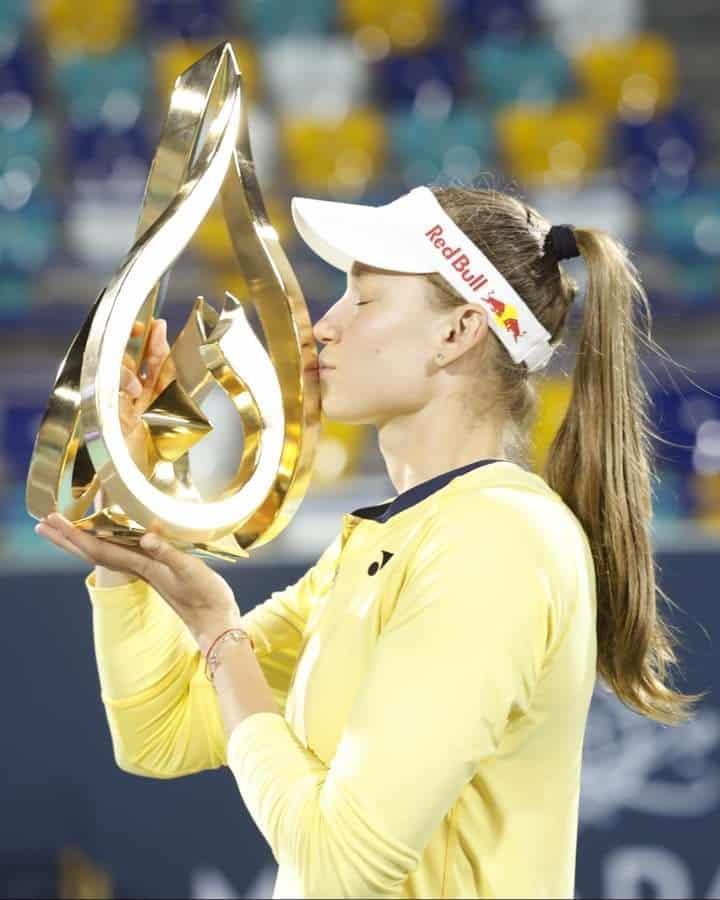 Se corona Rybakina en Abu Dhabi