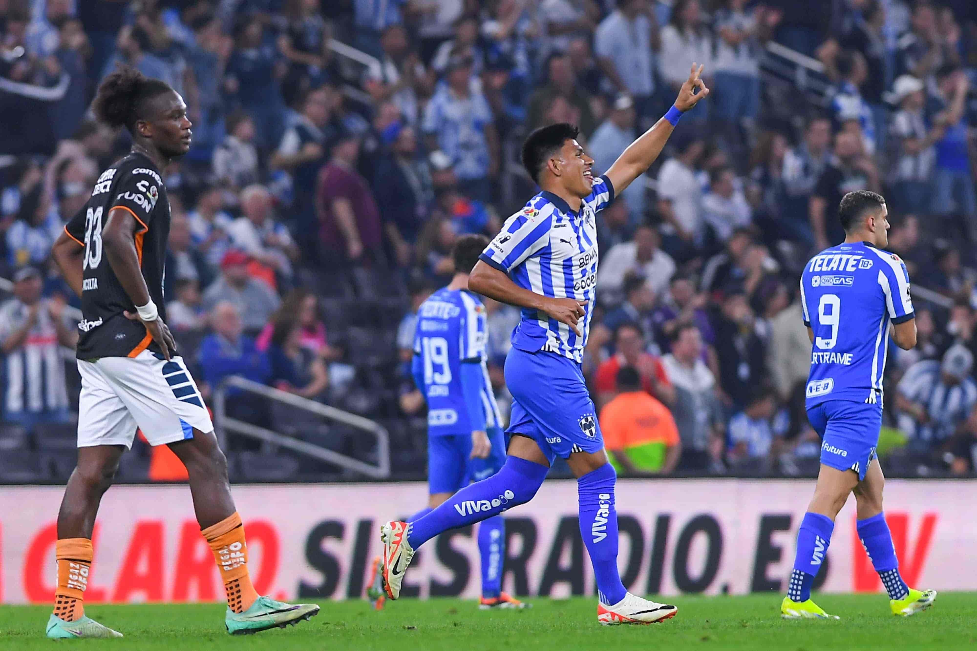 Jesús Gallardo hace el 1-0.