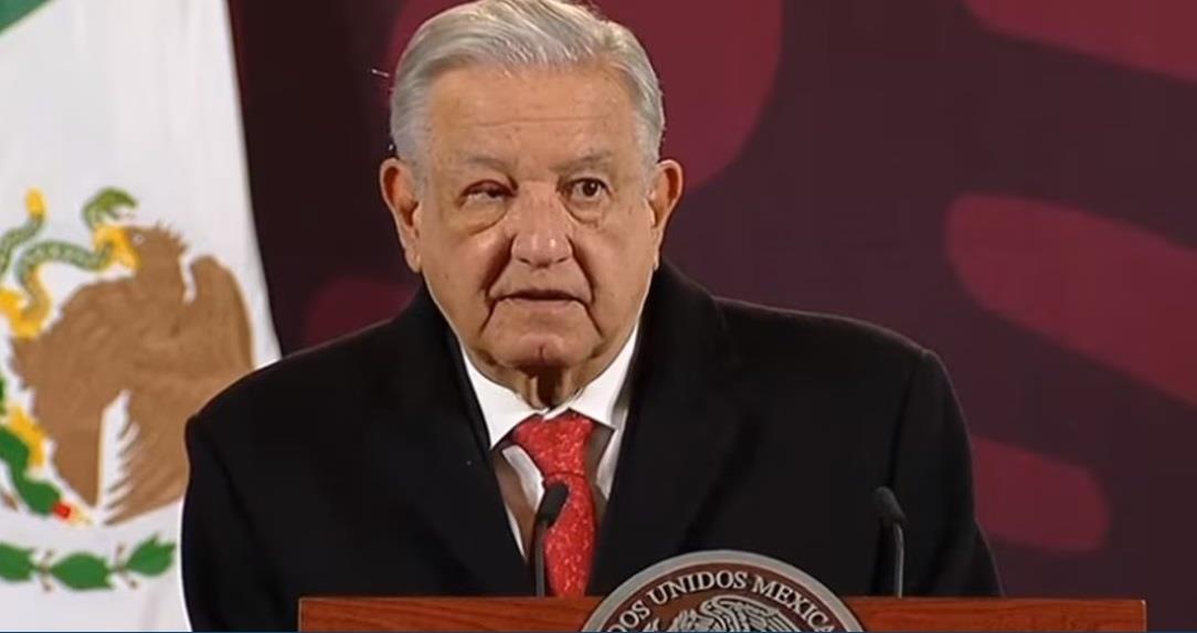 AMLO sigue con un tutupiche en el ojo derecho