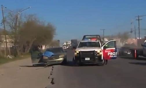 Un potosino murió luego de ser atropellado por un automovilista y quedó sobre el cofre de la unidad, ayer en la Carretera a Monclova, a la altura de la Colonia Emiliano Zapata, municipio de Escobedo.