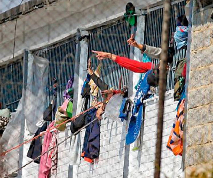 Busca Colombia poner fin a emergencia en cárceles por violencia
