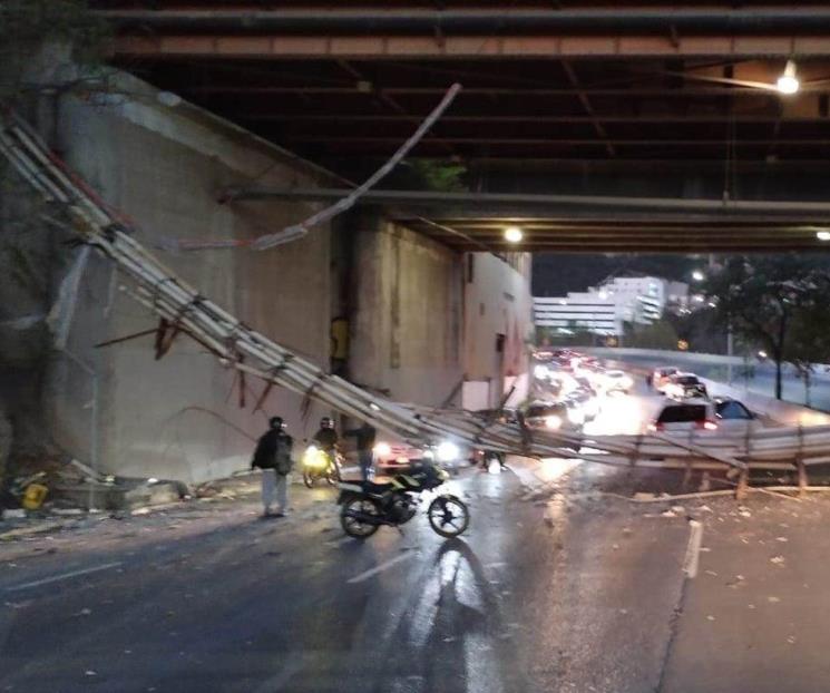 Colapsa tubería de puente