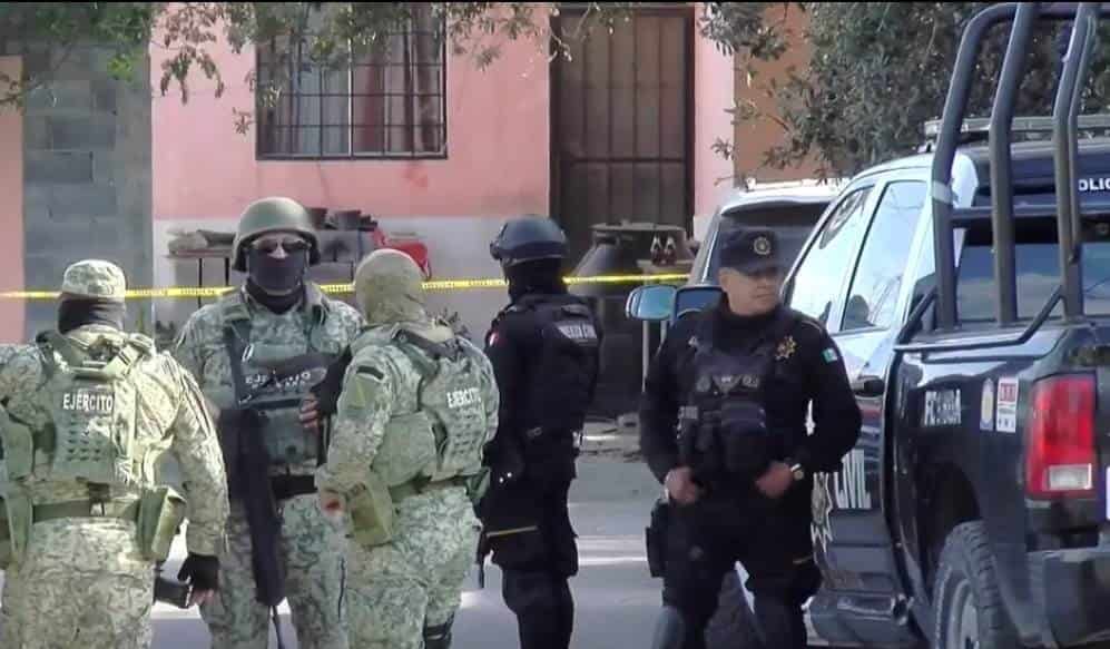 Ante la ola de violencia que se está registrando en el municipio de García, personal de la Secretaria de la Defensa Nacional, patrullas las colonias más conflictivas de esta ciudad.