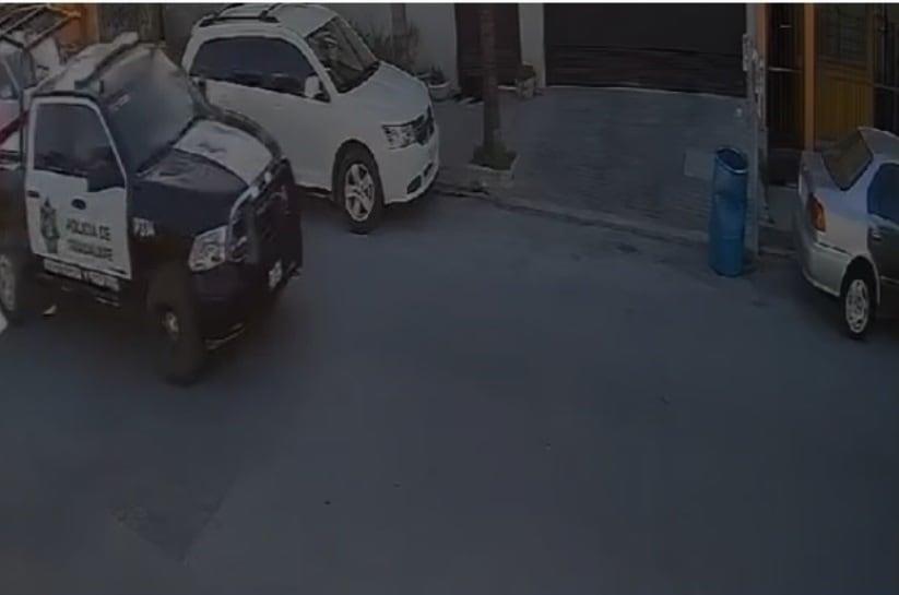 Investigan a policía por arrollar a perro